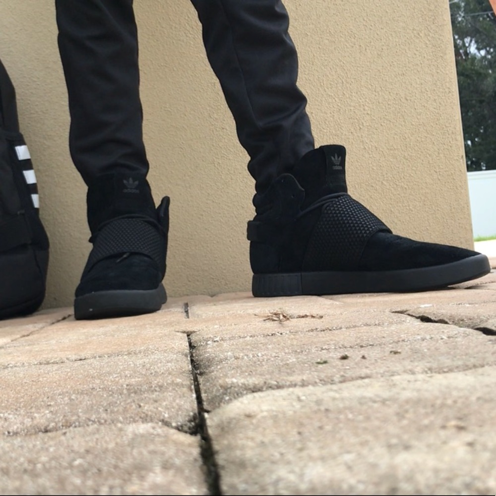 ADIDAS TUBULAR SIZE 10